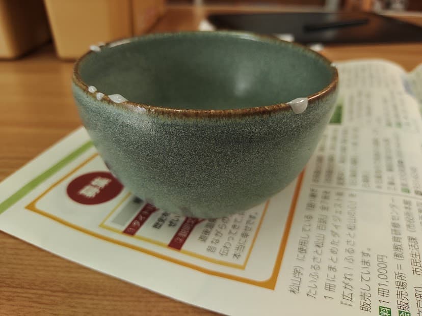 この接着剤(灰色)が、全部取れることに、、、(涙)